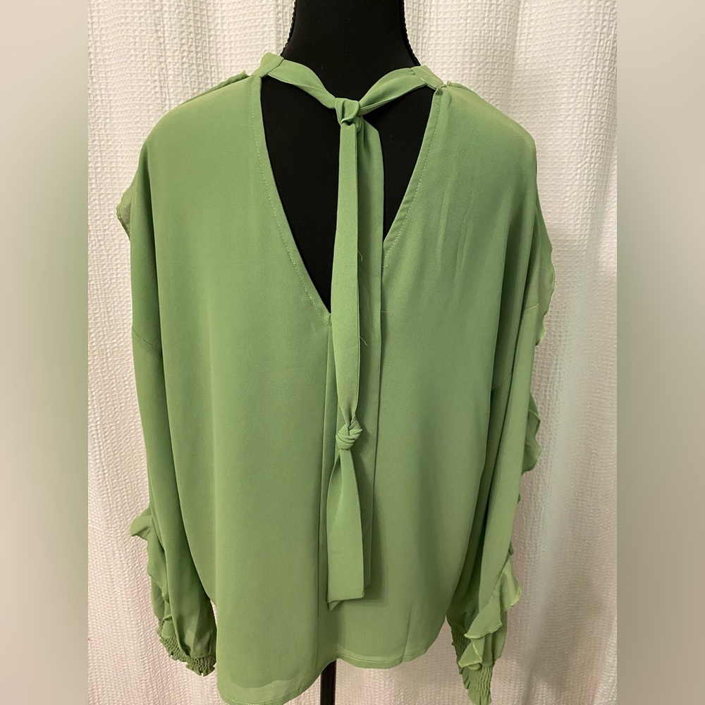 Chic Green Ruffle Blouse - Picture 5 of 8